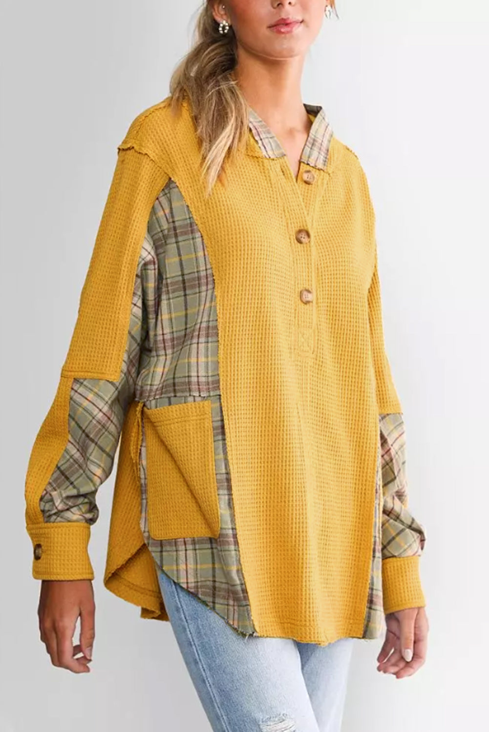 Sudadera con capucha tipo Henley con bolsillos y diseño de patchwork a cuadros en punto gofre amarillo 