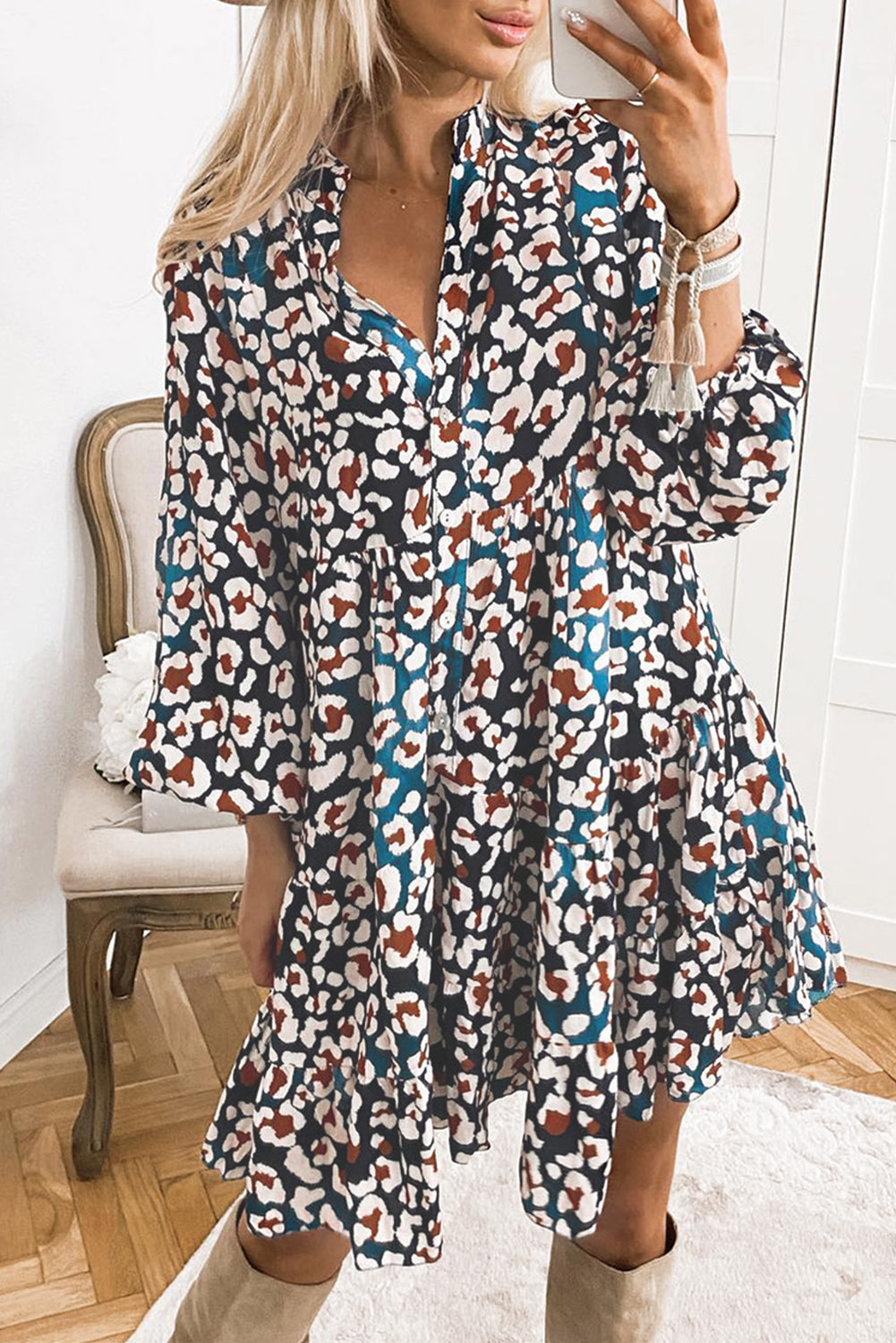 Vestido camisero con volantes y mangas abullonadas con estampado de leopardo azul 