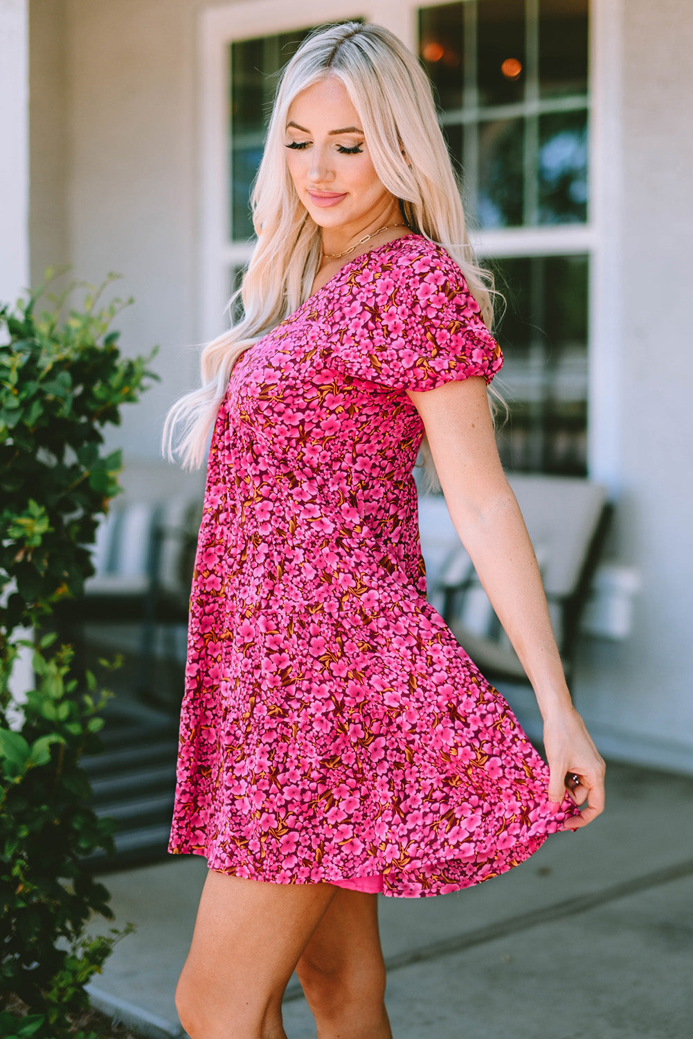 Minivestido babydoll con estampado floral y mangas abullonadas 