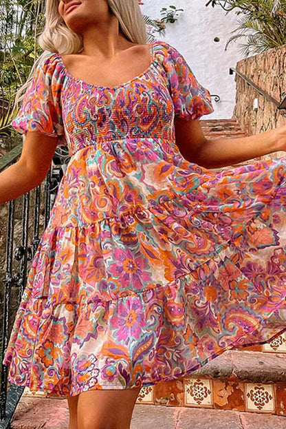 Vestido corto con mangas abullonadas, fruncido y estampado bohemio multicolor