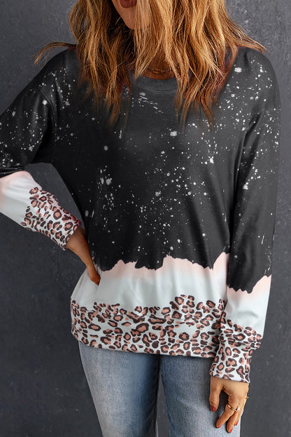 Sudadera con estampado navideño de leopardo y nieve en color negro 