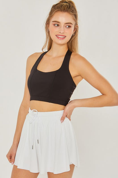 Top deportivo con espalda descubierta y corte halter