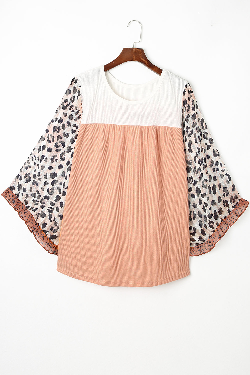 Blusa de punto gofre color caqui con estampado animal y mangas con volantes en talla grande