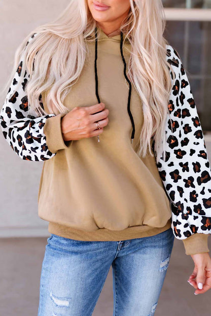 Sudadera con capucha y mangas estilo obispo con estampado de leopardo en color caqui