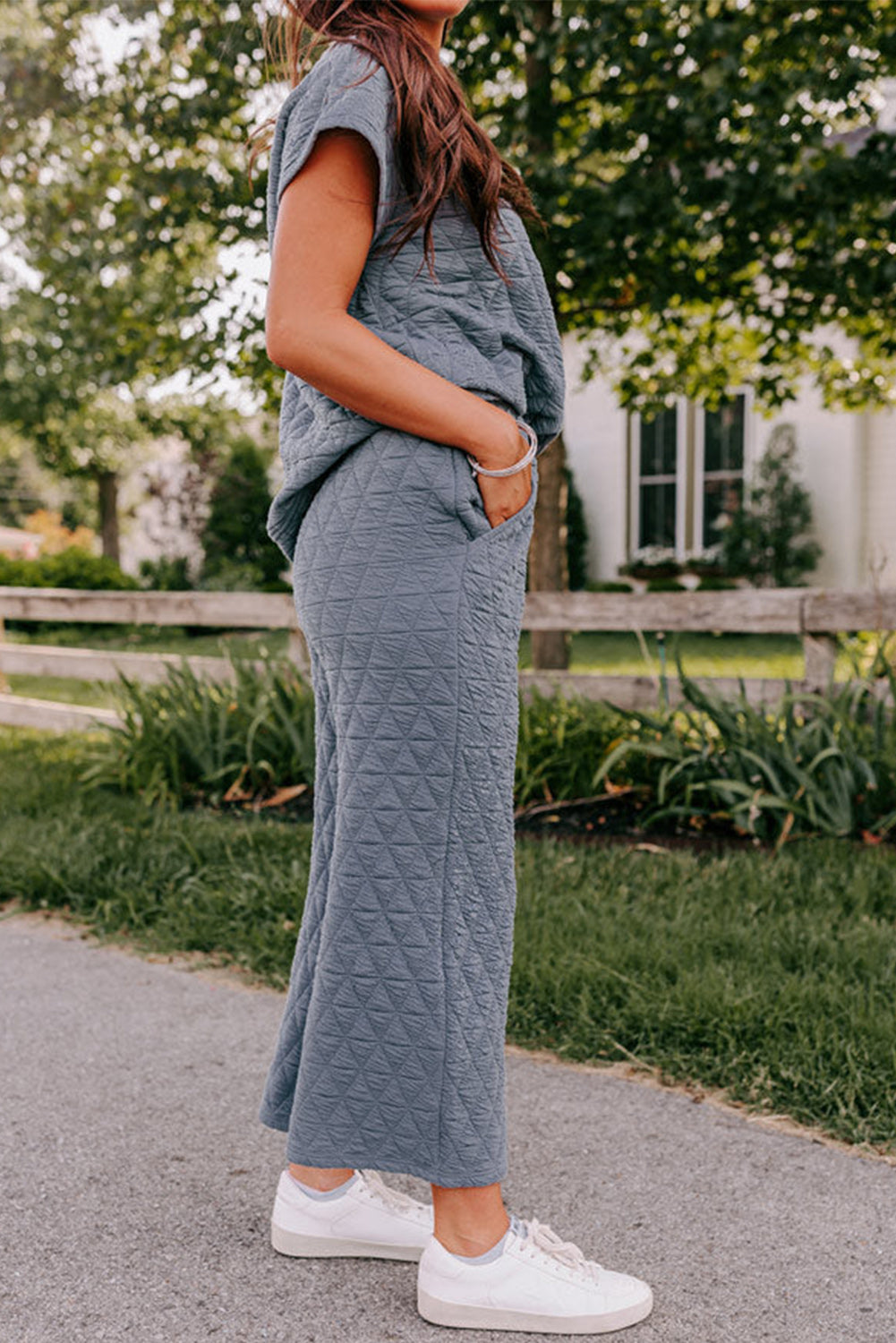 Conjunto de pantalón ancho y top de manga corta acolchado