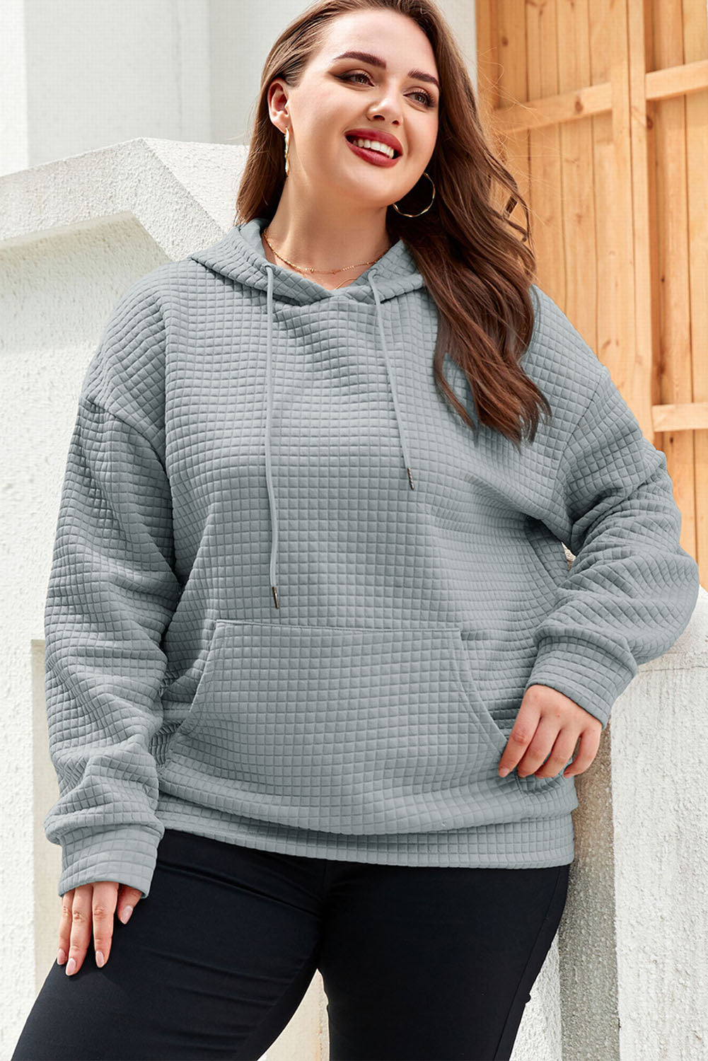 Sudadera con capucha acolchada de talla grande con bolsillos estilo canguro en color gris