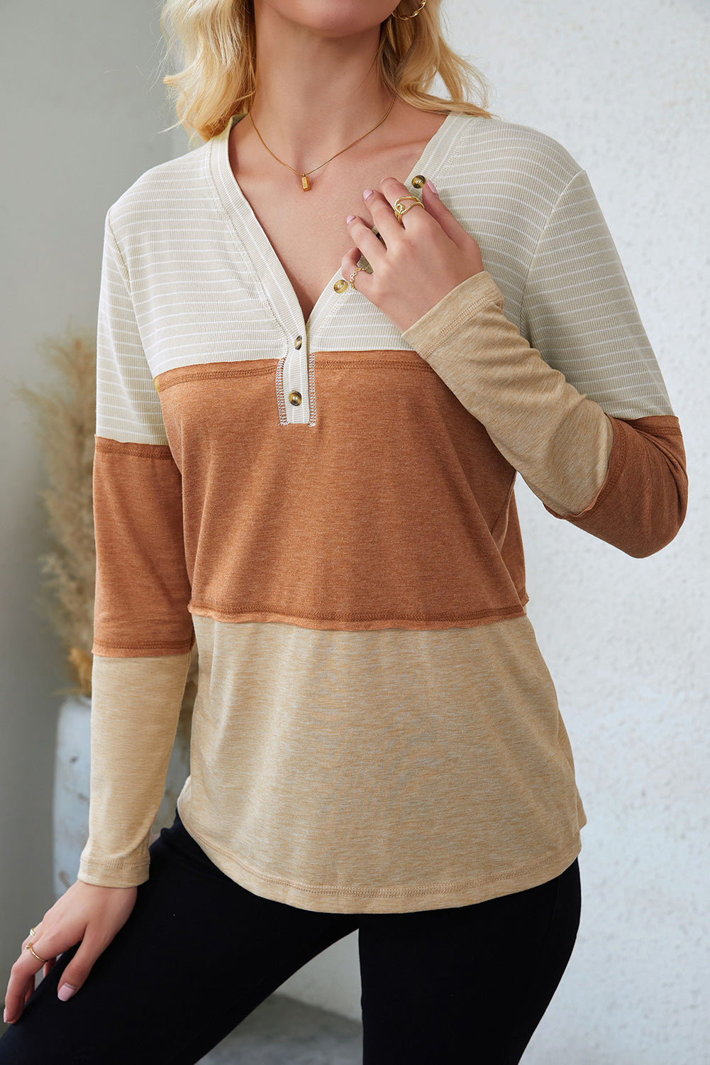 Top Henley con bloques de color y rayas de color naranja 