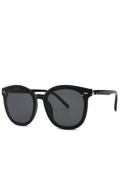 Get Your Shade On! Black Big Frames Available at Moodz Boutique!