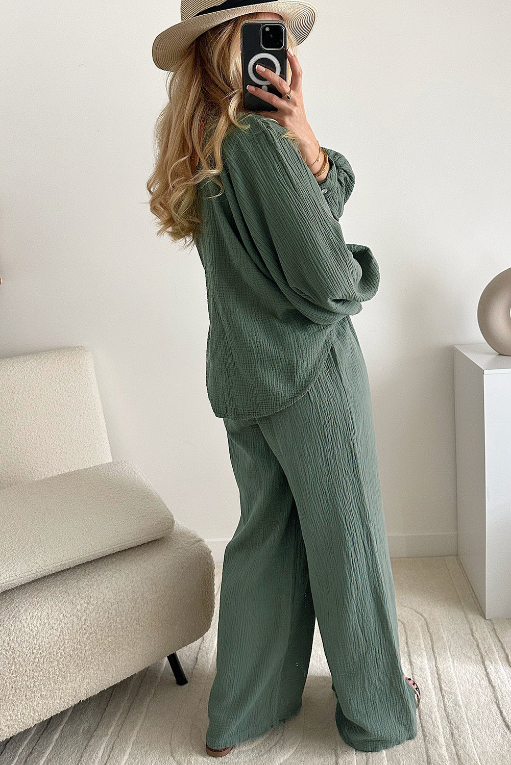 This Set adds eye-catching pizzazz with its Crinkle Split Top & Loose Drawstring Pants! Feminine, fun puff sleeves guarantee to turn heads. Soft, breathable 100% Cotton in Mist Green.