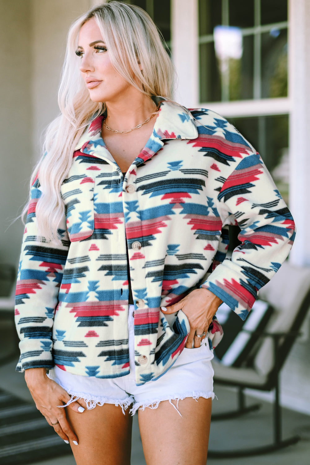 Chaqueta con cuello vuelto, botones y estampado azteca multicolor