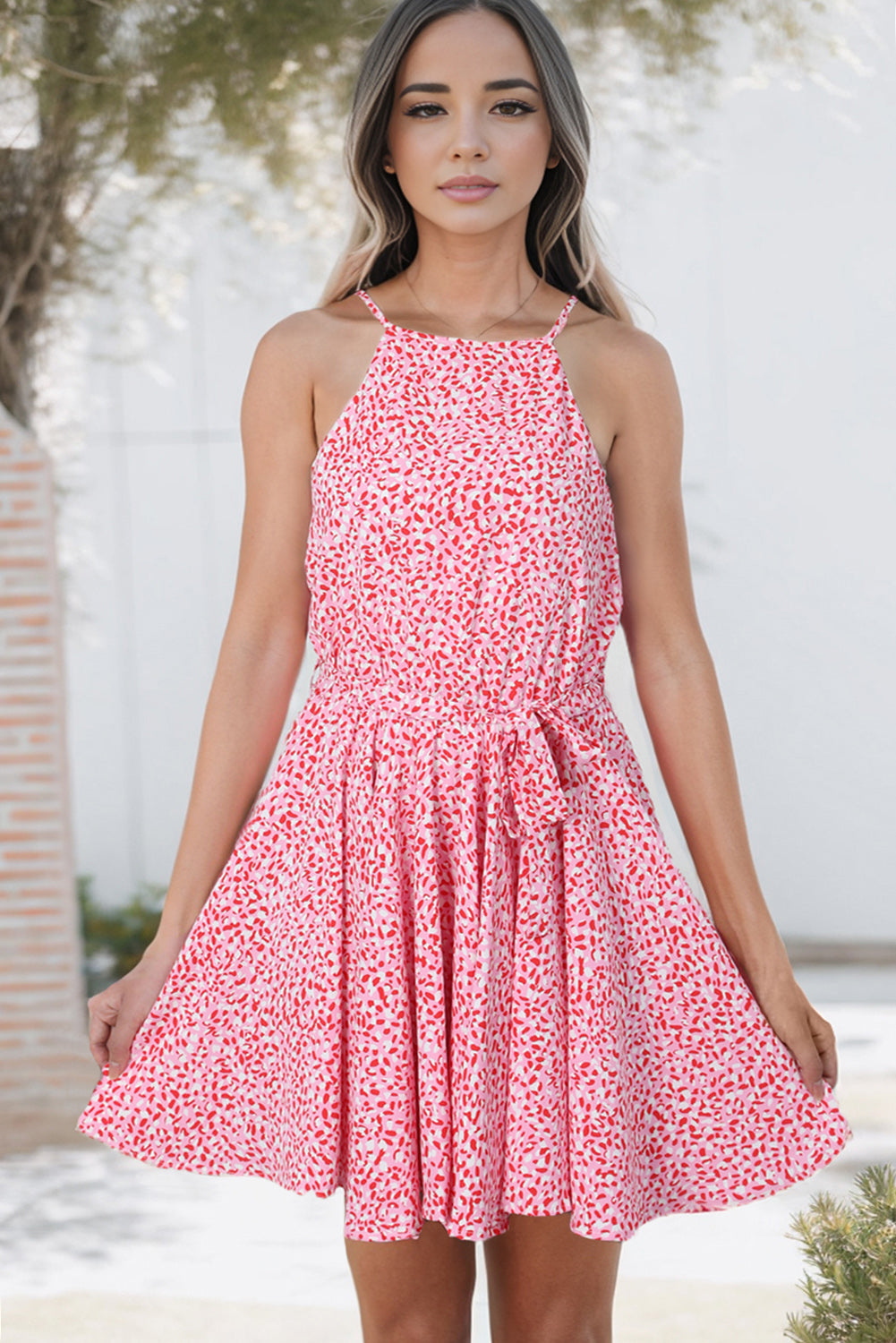 Vestido camisero con escote en V y estampado de leopardo en color rosa