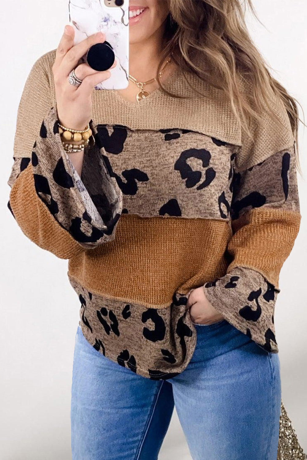 Top de punto con cuello en V y mangas sueltas con diseño de patchwork y bloques de colores de leopardo