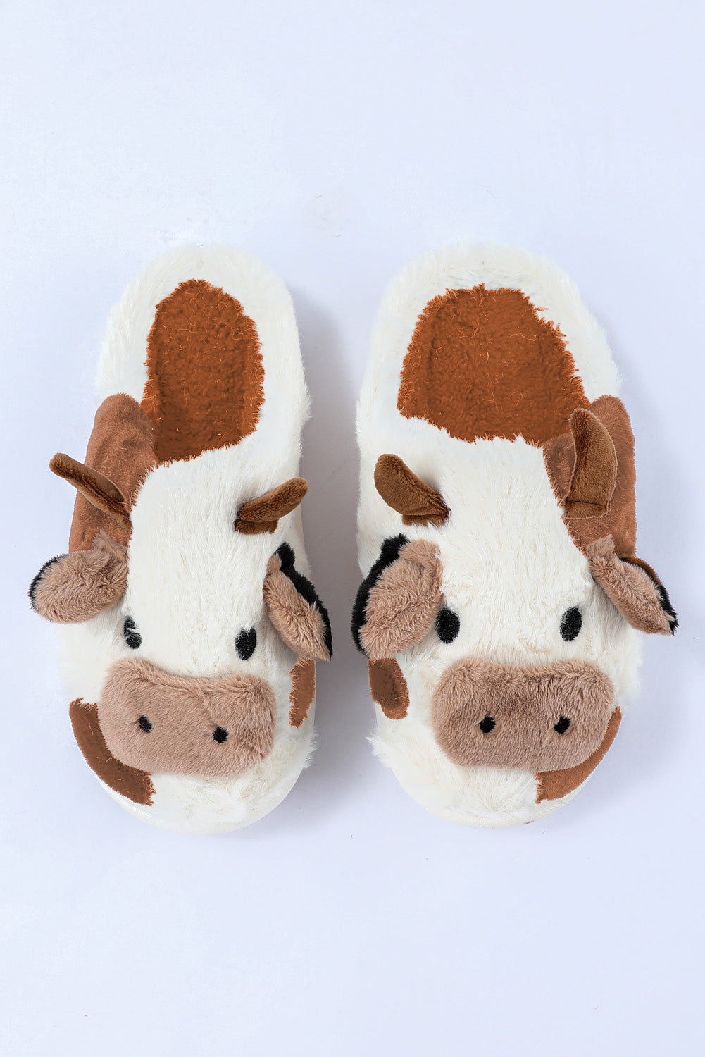 Pantuflas de punta abierta con estampado de vaca en color blanco brillante