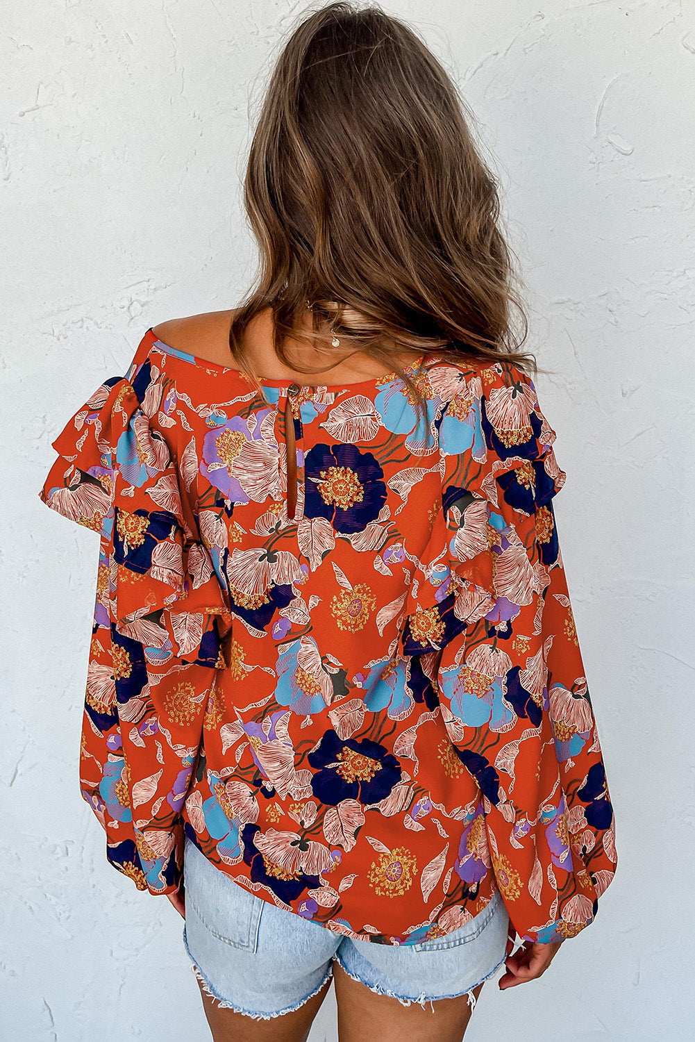 Blusa con mangas abullonadas y volantes con estampado floral de jengibre