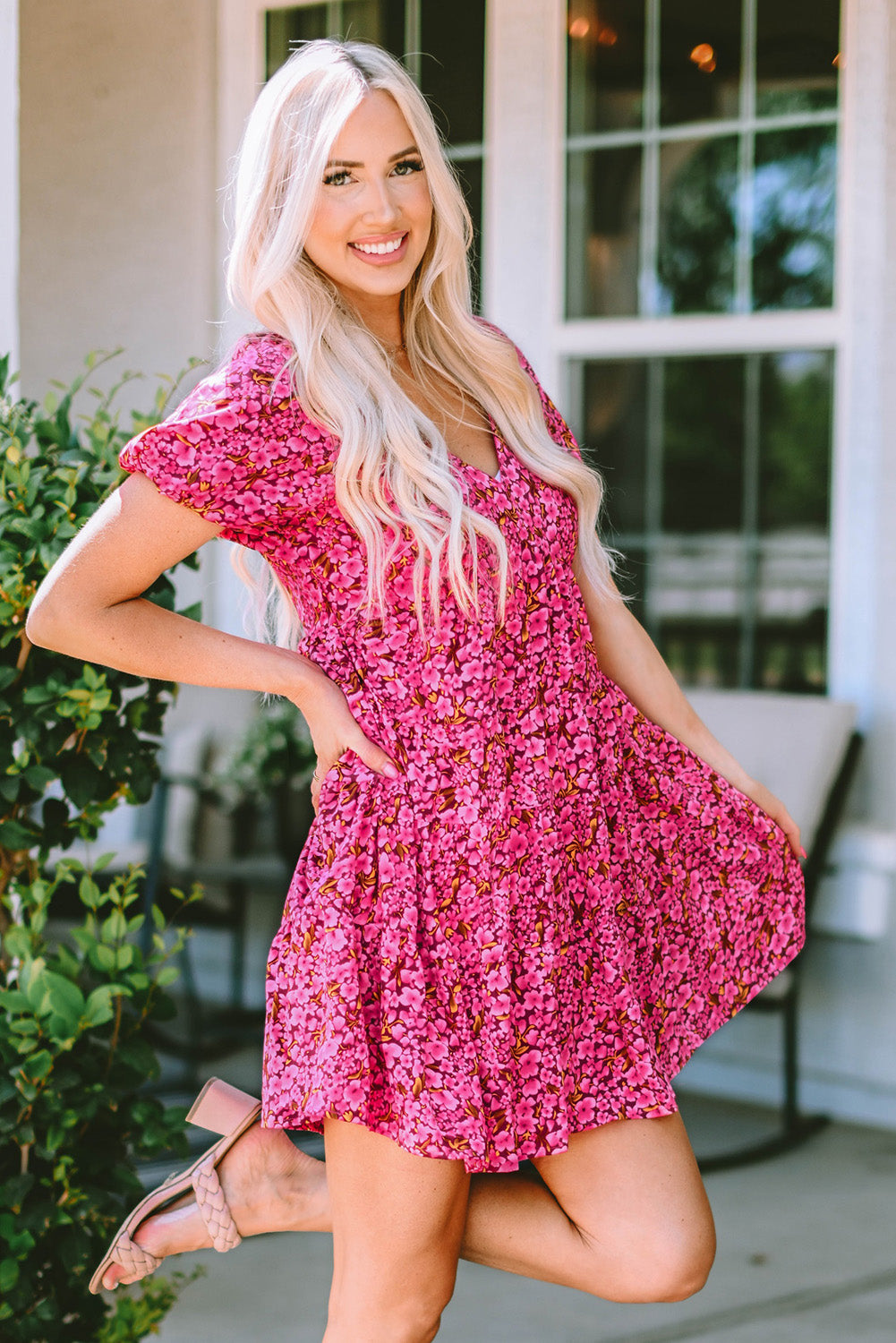 Minivestido babydoll con estampado floral y mangas abullonadas 