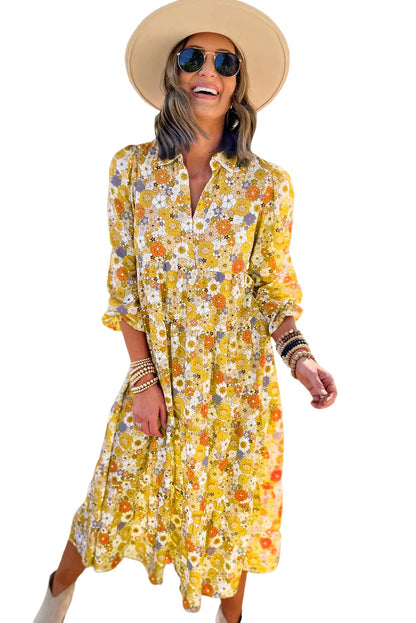 Vestido bohemio amarillo con cuello, manga larga y volantes con estampado floral