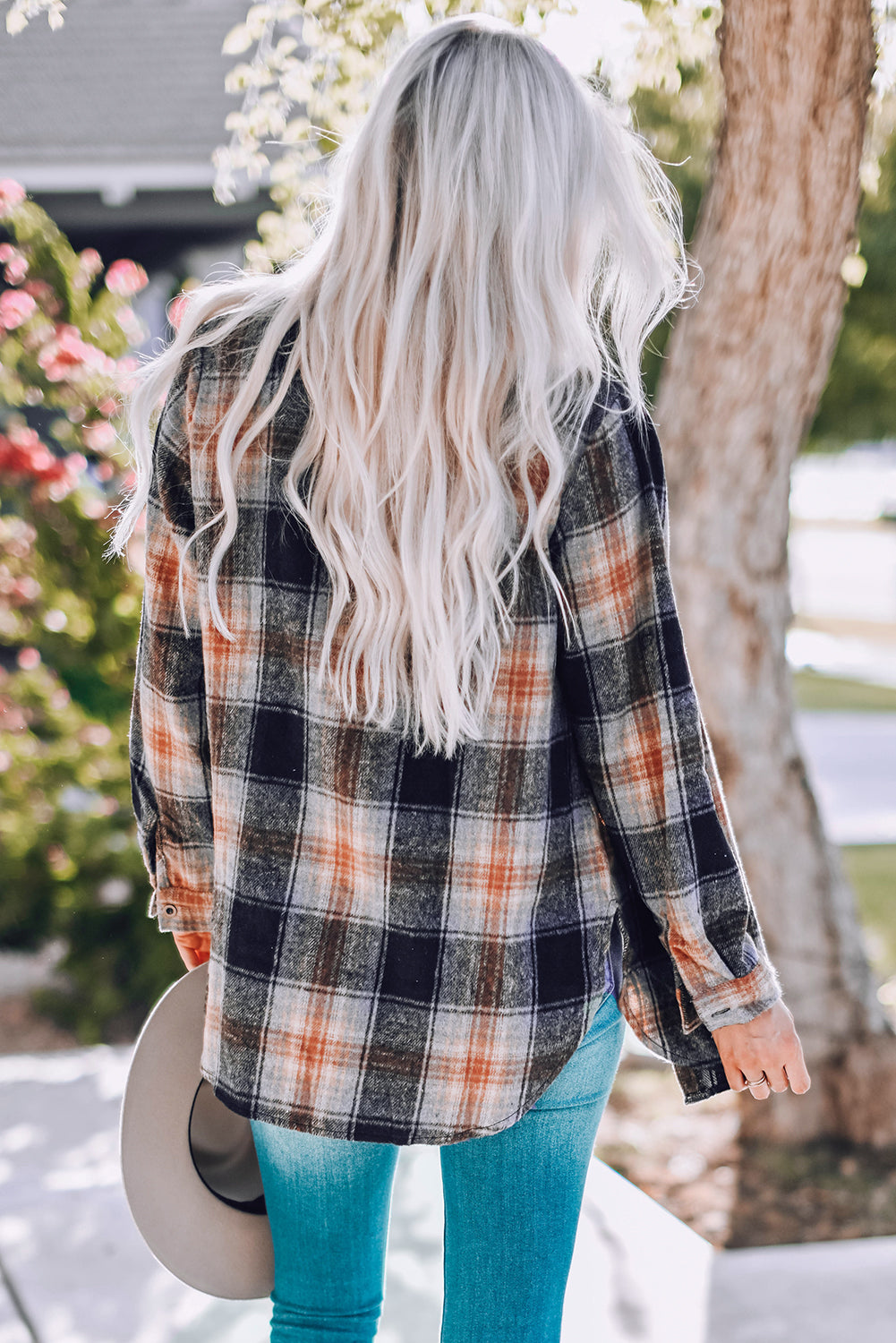 This plaid shacket is an absolute classic! Timeless and oh-so-fashionable, its round hem and slits give it a seriously stylish edge. Plus, it's oversized, so it'll cover ya'll the way down to the booty. Whether you wear it with a tee and pants for a casual 'fit, or throw it on for a night out, you'll be looking 🔥100% Polyester, available in a fashionable Gray or Black.