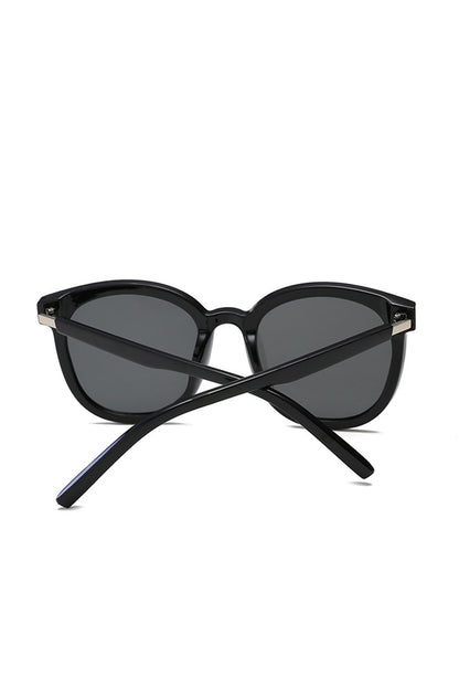 Get Your Shade On! Black Big Frames Available at Moodz Boutique!