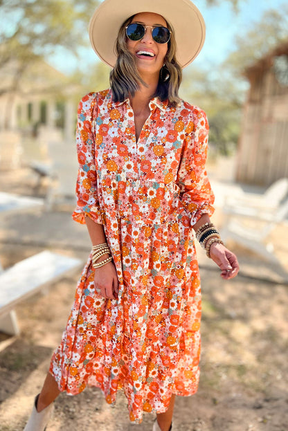 Vestido bohemio amarillo con cuello, manga larga y volantes con estampado floral