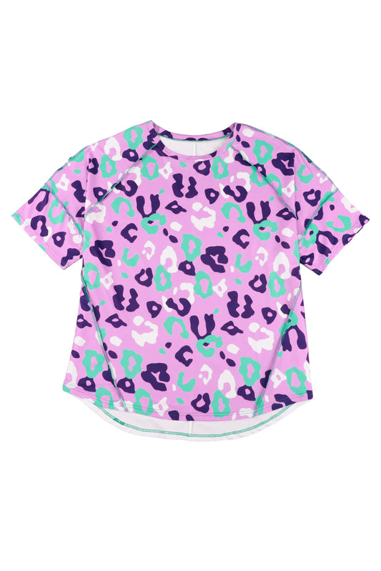 Camiseta de manga corta con estampado de leopardo y besos en rosa, talla grande