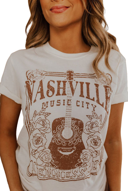 Camiseta blanca con cuello redondo y gráfico de NASHVILLE MUSIC CITY