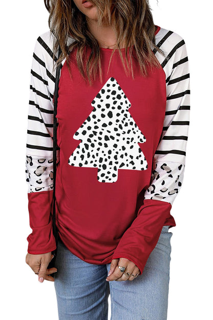 Top de manga larga con bloques de color a rayas y diseño de árbol de Navidad con estampado de leopardo rojo