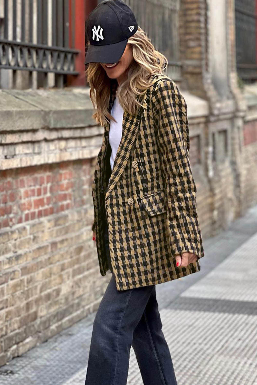 Blazer cruzado de tweed marrón con estampado de cuadros escoceses y pata de gallo