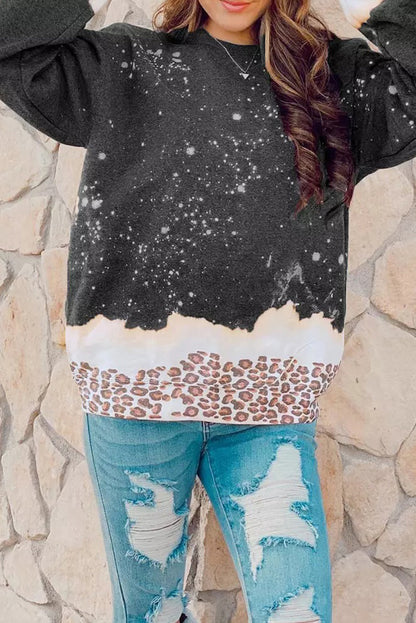 Sudadera con estampado navideño de leopardo y nieve en color negro 