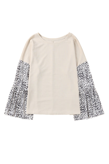 Blusa con mangas acampanadas y estampado de leopardo 