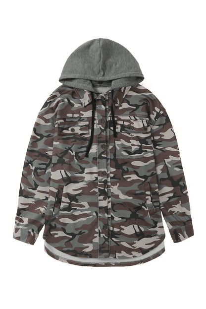 Chaqueta con capucha y botones con estampado de camuflaje verde