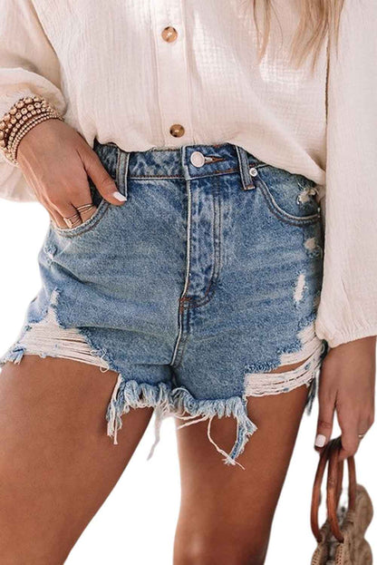 Shorts vaqueros desgastados con bordes sin rematar en color azul cielo