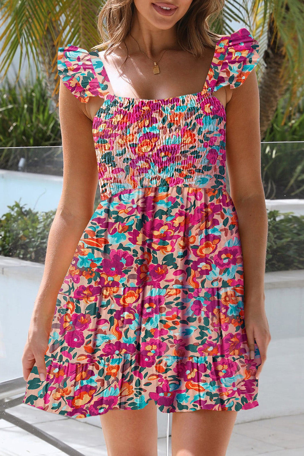 Vestido corto sin mangas con volantes y talle alto con estampado floral multicolor