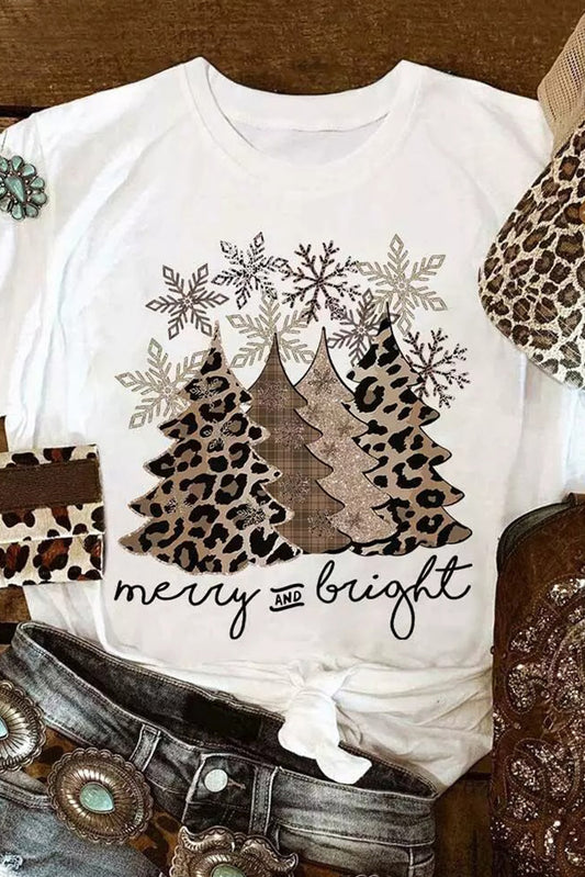 Camiseta de cuello redondo con estampado de árbol de Navidad y leopardo blanco