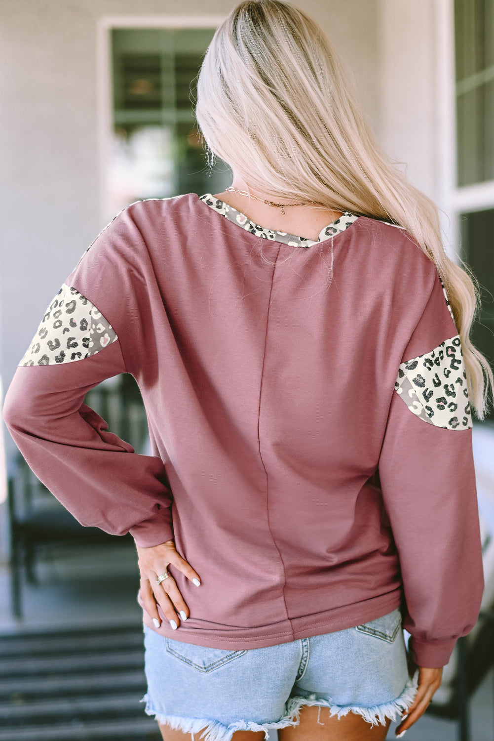 Blusa con estampado de leopardo y patchwork