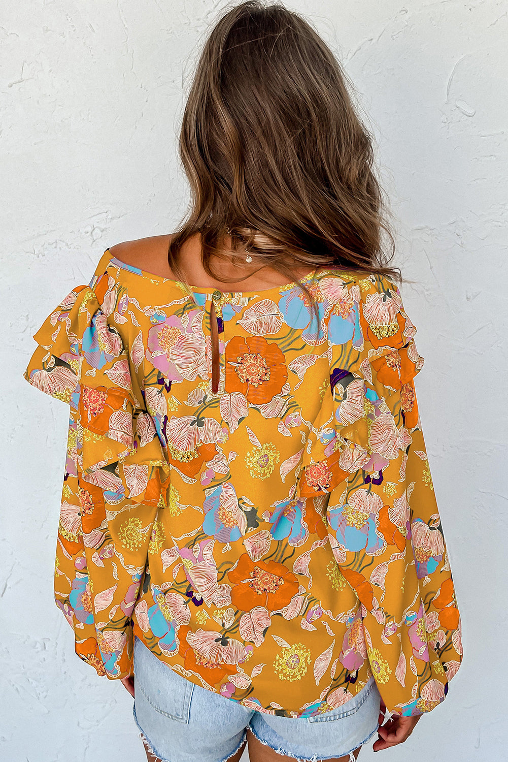 Blusa con mangas abullonadas y volantes con estampado floral de jengibre