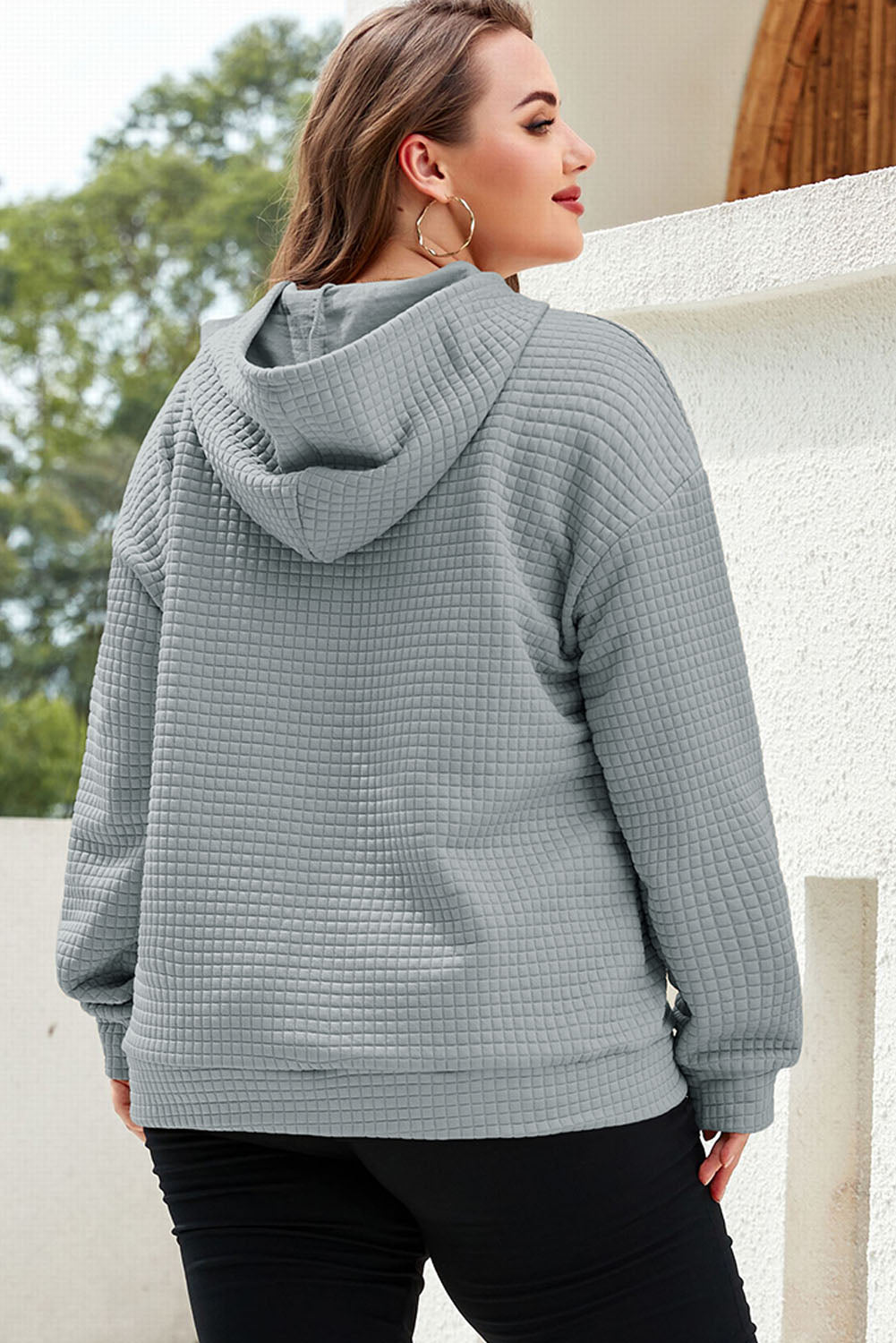 Sudadera con capucha acolchada de talla grande con bolsillos estilo canguro en color gris