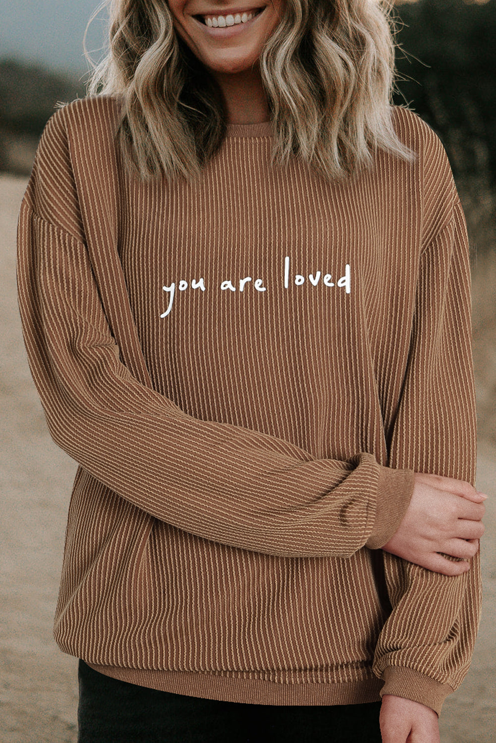 Sudadera de pana con estampado You Are Loved de color caqui