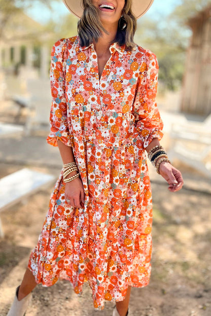 Vestido bohemio amarillo con cuello, manga larga y volantes con estampado floral