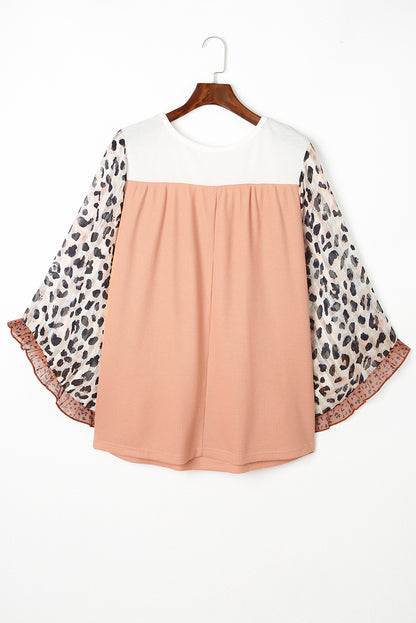 Blusa de punto gofre color caqui con estampado animal y mangas con volantes en talla grande