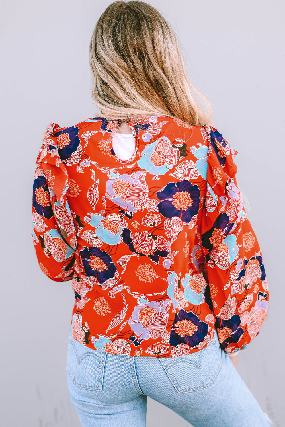 Blusa con mangas abullonadas y volantes con estampado floral de jengibre