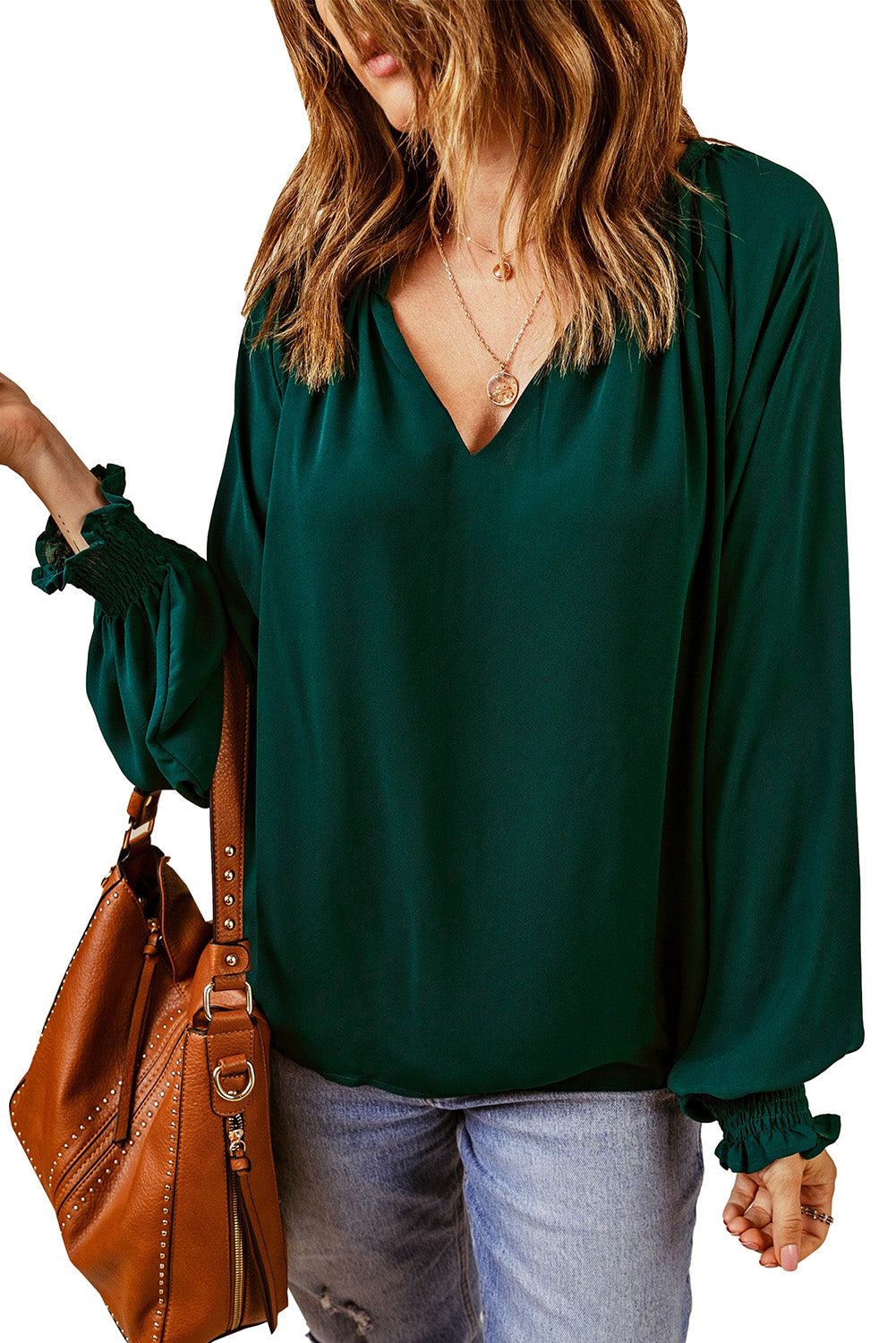 Blusa verde plisada con escote en V y mangas abullonadas 