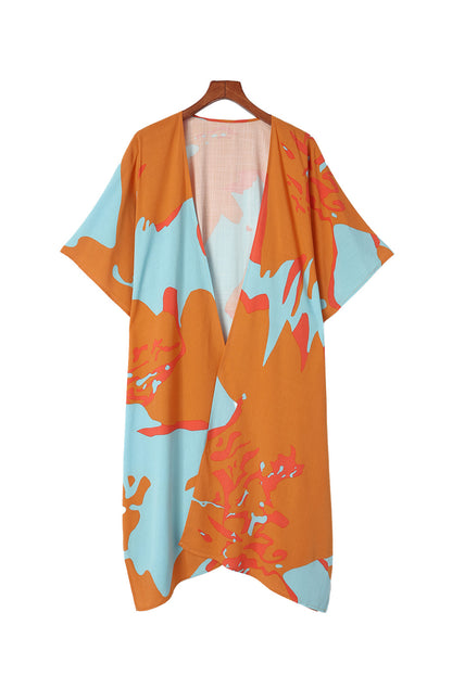 Kimono marrón con aberturas en la parte delantera y estampado abstracto