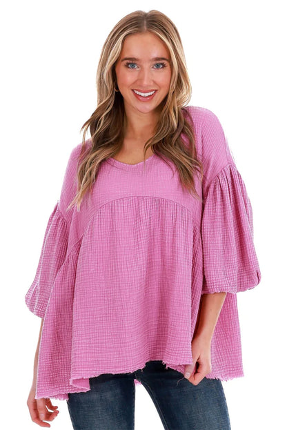 Blusa babydoll con dobladillo sin rematar y mangas abullonadas arrugadas de color rosa