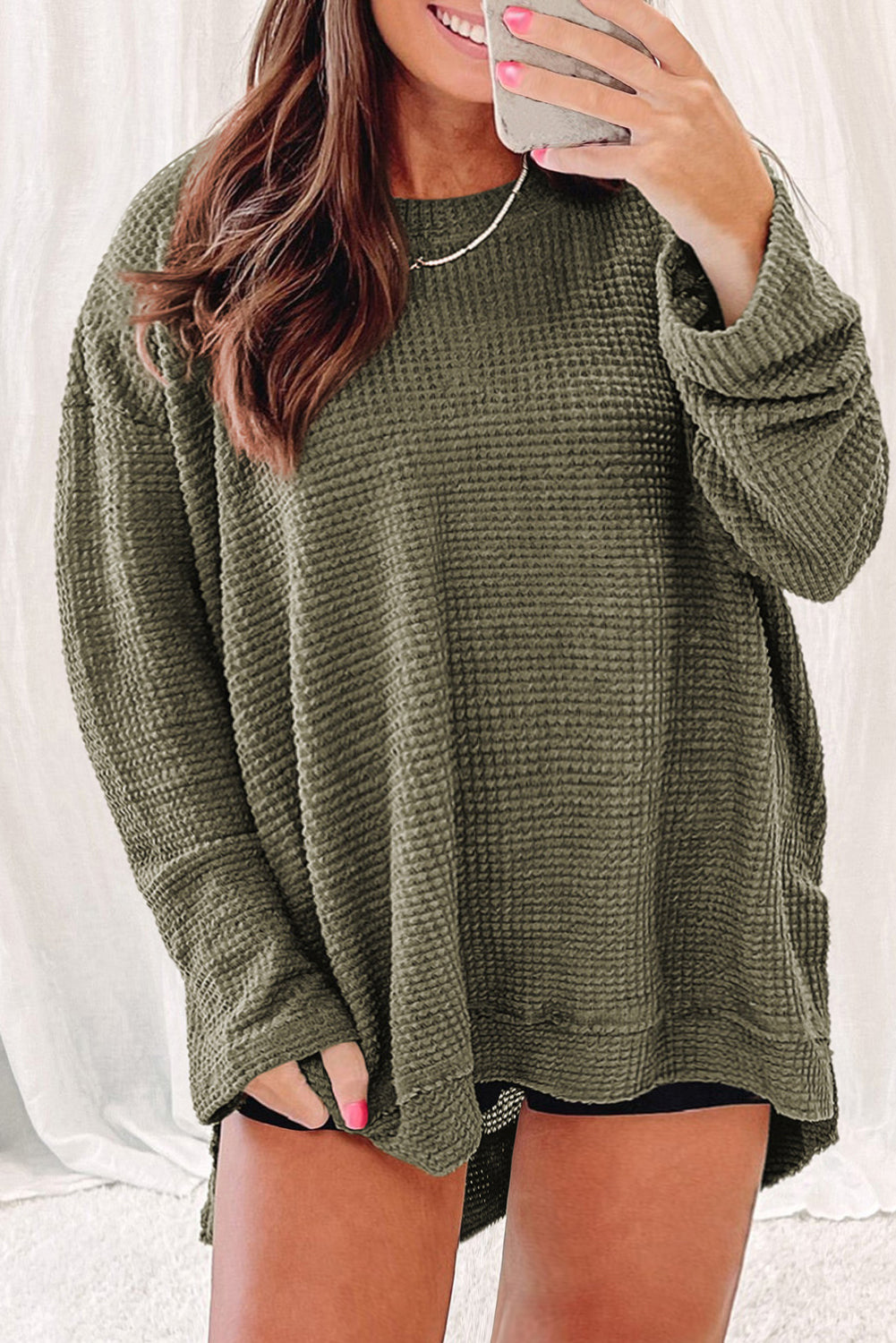 Top oversize con aberturas altas y tejido de gofre gris