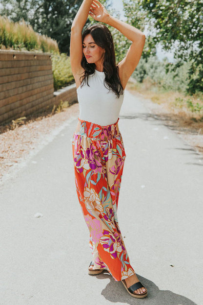 Pantalones súper holgados con cintura fruncida y estampado floral estilo boho en color avena