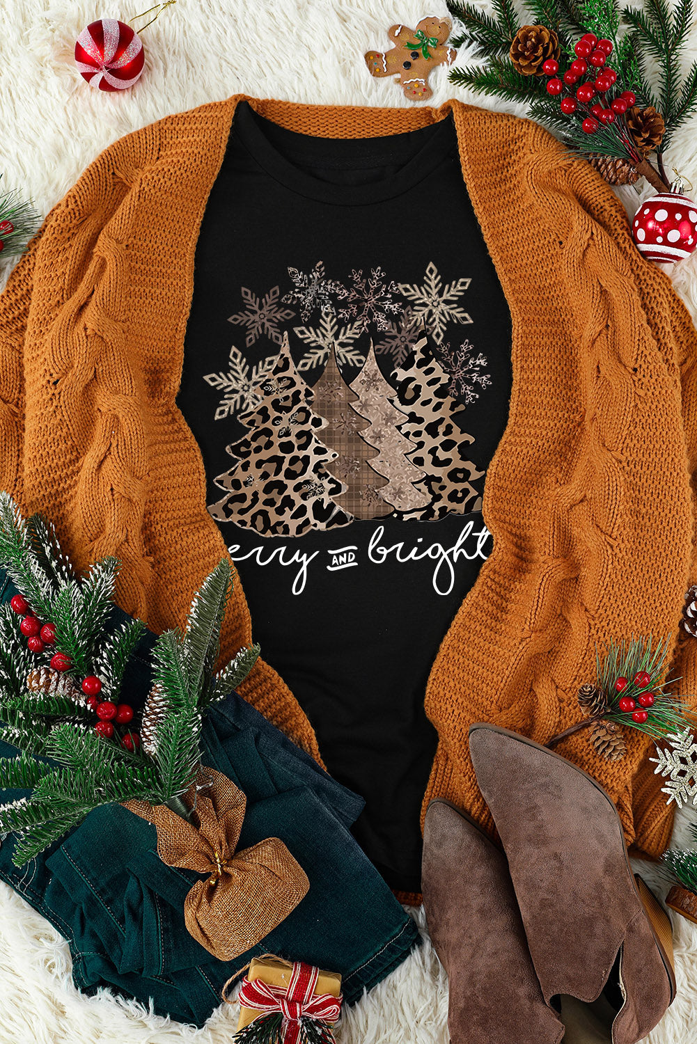 Camiseta de cuello redondo con estampado de árbol de Navidad y leopardo blanco