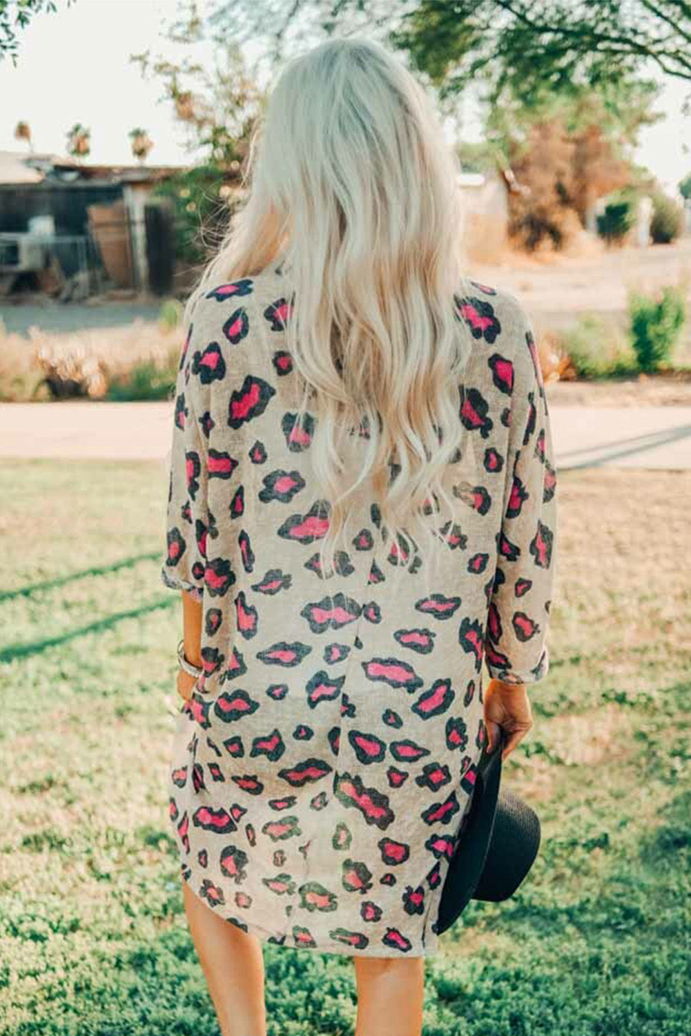 Kimono de manga larga con frente abierto y estampado de leopardo