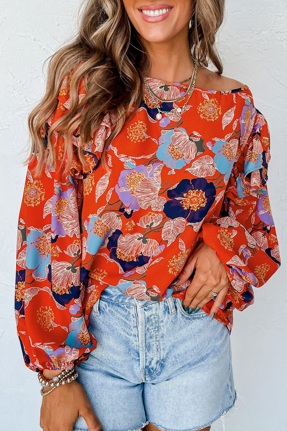 Blusa con mangas abullonadas y volantes con estampado floral de jengibre