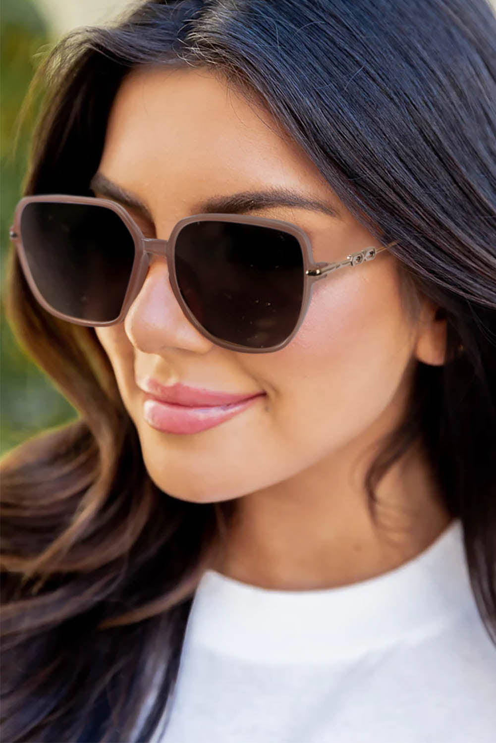 Glam, 'til you squint with these 100% ABS, pink-tinted UV-protecting square framed sunnies!