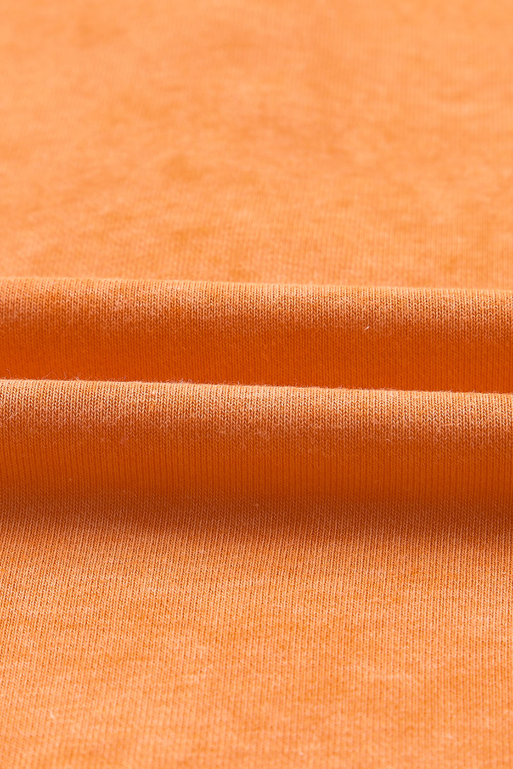 Sudadera holgada con botones y media tapeta de color naranja 